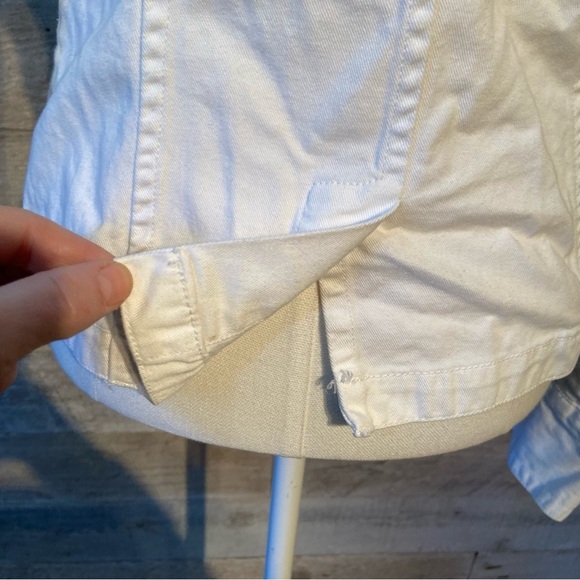 🛍️3/$30 Guess jeans women’s white denim button up jacket in  size medium - Picture 5 of 8
